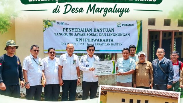 Perhutani KPH Purwakarta Serahkan Bantuan TJSL Rp15 Juta untuk Rehabilitasi Musala Al Ikhlas disusun ll Desa Margaluyu